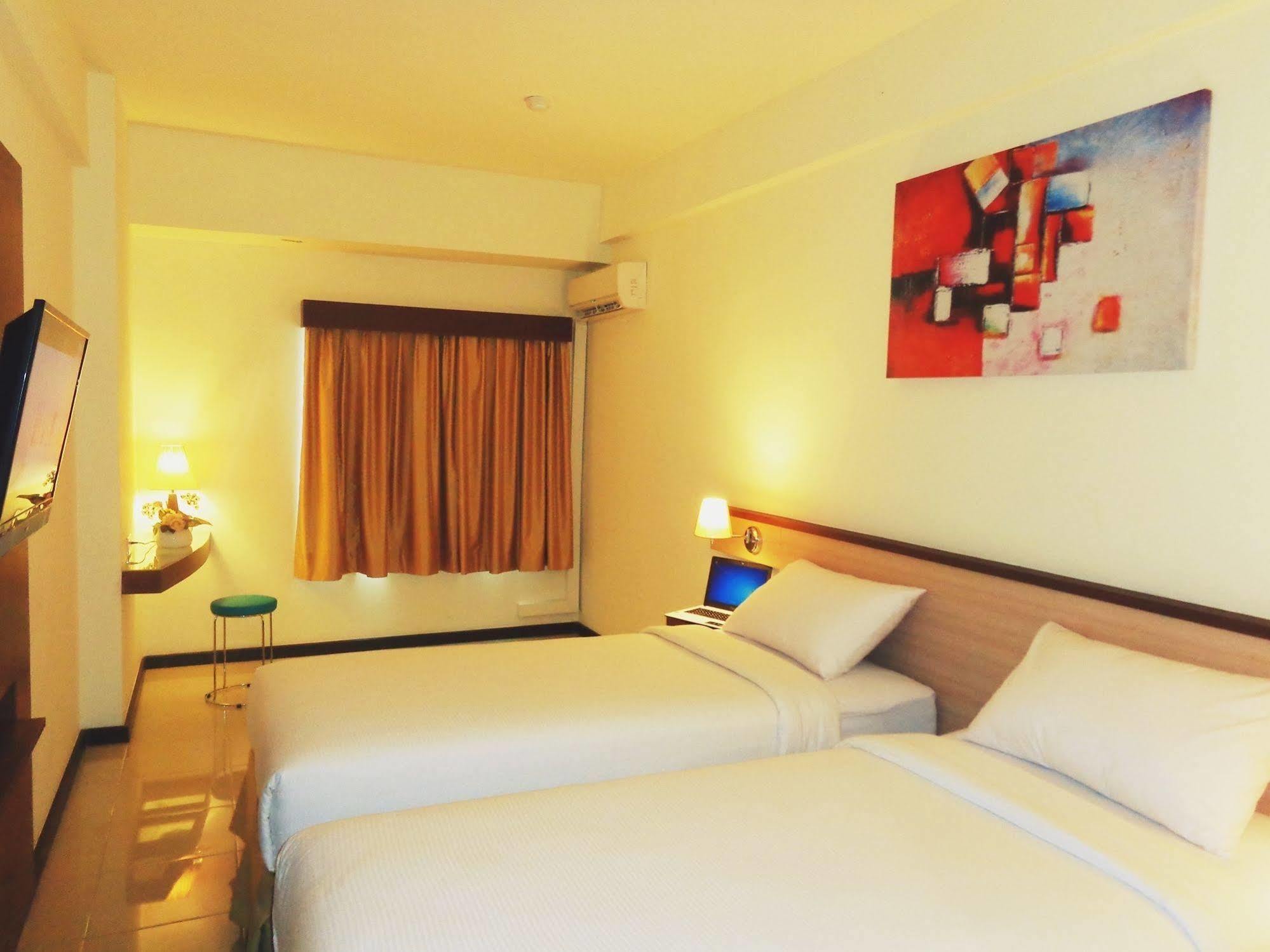 Everyday Smart Hotel - Malang Kültér fotó